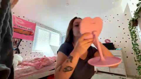 luvkendal online show from 10-20-25, 03:23