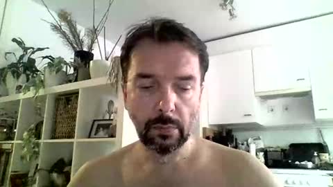 Luvly online show from 10-22-25, 08:47