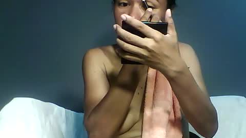 Snapshot of luvu4everxxx chatting on 06-18-26, 03:40 Bee Bee online show from 06-18-26, 03:40