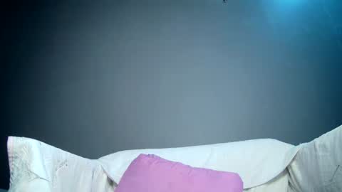 Snapshot of luvu4everxxx chatting on 06-23-26, 05:16 Bee Bee online show from 06-23-26, 05:16