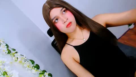 queen lux online show from 11-11-25, 02:33