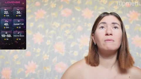 Snapshot of luxegirl67 chatting on 09-25-25, 11:25 Sophie online show from 09-25-25, 11:25