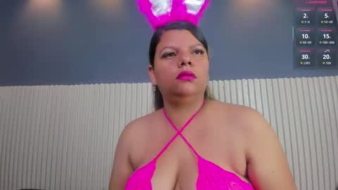Snapshot of luxemilf chatting on 10-18-25, 10:27 Luxe3 online show from 10-18-25, 10:27