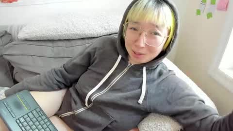 Snapshot of luxgray chatting on 05-19-26, 02:34 LuxGray online show from 05-19-26, 02:34