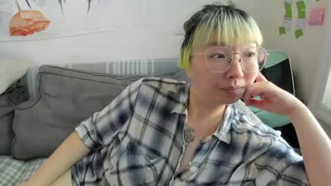 Snapshot of luxgray chatting on 06-03-26, 08:03 LuxGray online show from 06-03-26, 08:03