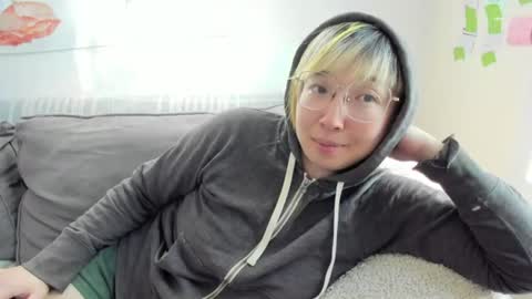 Snapshot of luxgray chatting on 06-20-26, 11:46 LuxGray online show from 06-20-26, 11:46