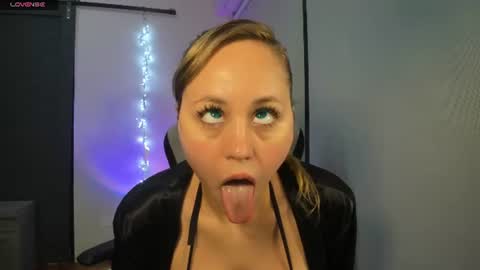 LUXIANA SEXY online show from 06-12-26, 10:19