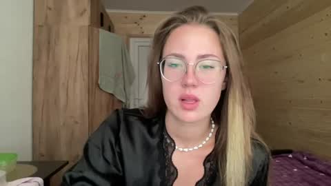 Snapshot of luxie_queen chatting on 07-30-26, 06:34 Katie online show from 07-30-26, 06:34