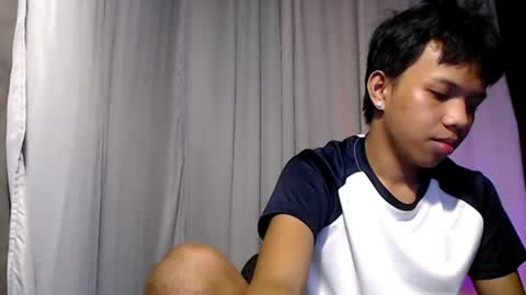 Snapshot of luxirfy_xx chatting on 07-31-26, 04:17 luxirfy online show from 07-31-26, 04:17
