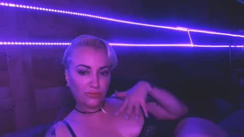 Snapshot of luxloverslive chatting on 10-07-25, 07:05 Lux Lovers Live online show from 10-07-25, 07:05