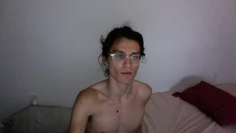 Snapshot of luxoxo222 chatting on 07-12-26, 01:29 Lu online show from 07-12-26, 01:29