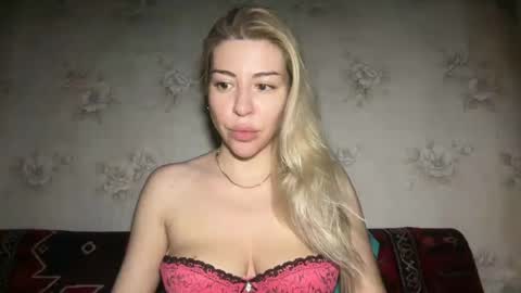 Snapshot of luxsonyastar chatting on 06-15-26, 08:22 LuxSonyaStar online show from 06-15-26, 08:22