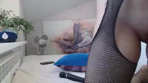 Laura online show from 03-21-26, 01:32