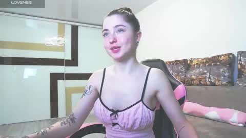 Snapshot of luxuryalma18 chatting on 06-04-26, 06:25 Alma online show from 06-04-26, 06:25
