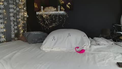 Snapshot of luxurylips chatting on 12-13-24, 07:25 Lux for your fun online show from 12-13-24, 07:25