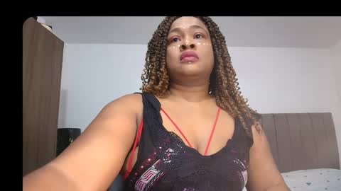 Snapshot of luxy_benet chatting on 06-03-26, 10:18 Big Benet online show from 06-03-26, 10:18