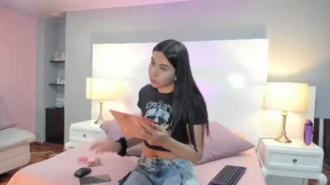Snapshot of lyaa_sweet1 chatting on 06-22-26, 03:08 Lyaa Sweet online show from 06-22-26, 03:08