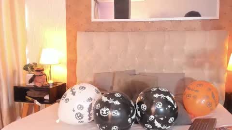 Lyan online show from 10-31-25, 08:10