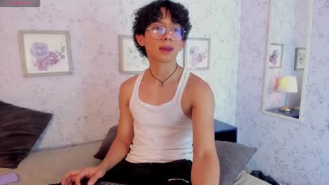 Snapshot of lyan_twink chatting on 06-20-26, 08:00 Lyan online show from 06-20-26, 08:00