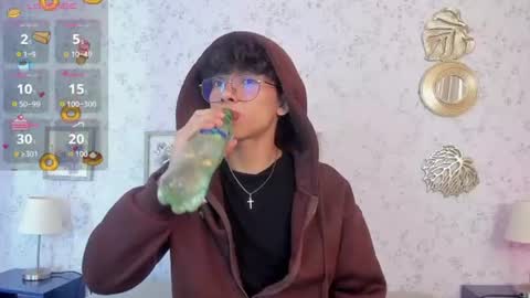 Snapshot of lyan_twink chatting on 07-16-26, 06:36 Lyan online show from 07-16-26, 06:36