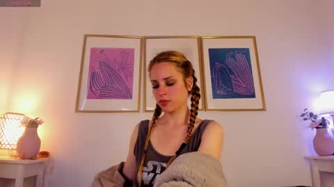 Snapshot of lyana_xz chatting on 05-30-26, 11:40 LYA online show from 05-30-26, 11:40