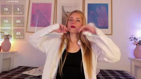 Snapshot of lyana_xz chatting on 06-01-26, 11:56 LYA online show from 06-01-26, 11:56