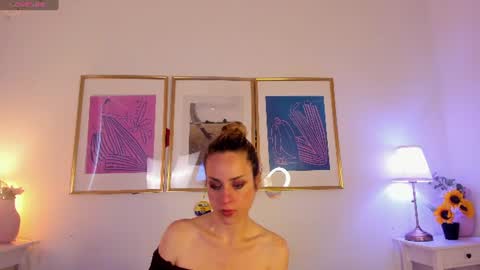 Snapshot of lyana_xz chatting on 06-18-26, 12:31 LYA online show from 06-18-26, 12:31