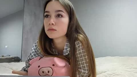 Mia online show from 12-21-25, 07:04