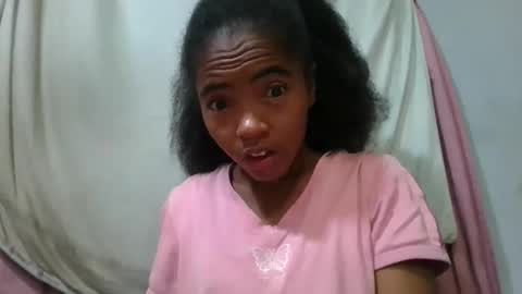 Snapshot of lydie856696 chatting on 06-09-26, 02:23 lydie856696 online show from 06-09-26, 02:23