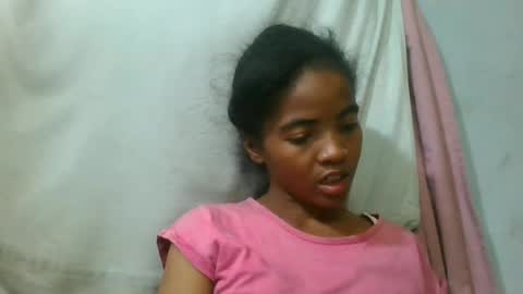 Snapshot of lydie856696 chatting on 06-12-26, 05:45 lydie856696 online show from 06-12-26, 05:45