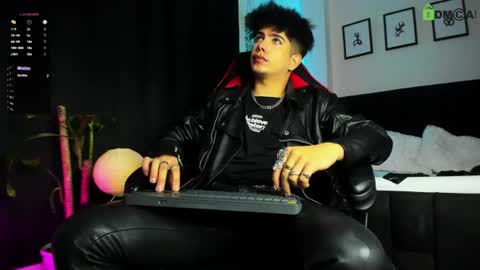 Snapshot of lylebennett_ chatting on 06-30-26, 10:49 Lyle Bennett Freelance Model online show from 06-30-26, 10:49
