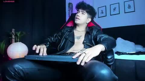 Snapshot of lylebennett_ chatting on 07-01-26, 10:39 Lyle Bennett Freelance Model online show from 07-01-26, 10:39