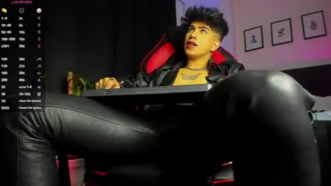 Snapshot of lylebennett_ chatting on 07-17-26, 03:39 Lyle Bennett Freelance Model online show from 07-17-26, 03:39