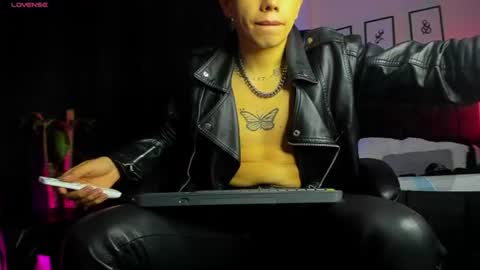 Snapshot of lylebennett_ chatting on 07-24-26, 12:03 Lyle Bennett Freelance Model online show from 07-24-26, 12:03
