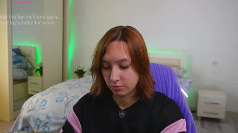 Snapshot of lylianrosse chatting on 10-12-25, 07:07 Lylian online show from 10-12-25, 07:07