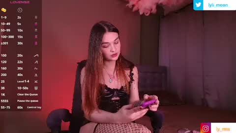 Snapshot of lylita_moon chatting on 06-11-26, 02:53 Littl online show from 06-11-26, 02:53