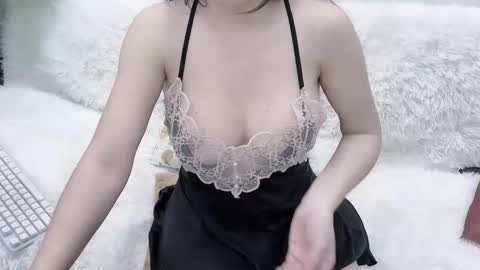 lyly_sweet97 online show from 04-14-26, 08:31