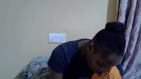 lyn_anna online show from 10-17-25, 05:43