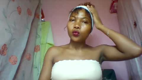 lyndah19 online show from 02-06-26, 07:39