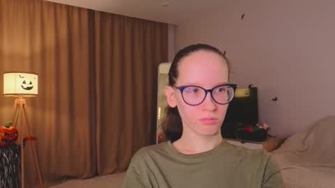 Sara online show from 11-18-25, 04:33