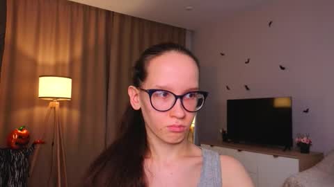 Sara online show from 11-22-25, 04:17