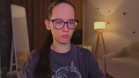 Sara online show from 11-28-25, 04:09