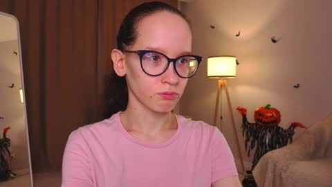 Sara online show from 11-30-25, 04:11