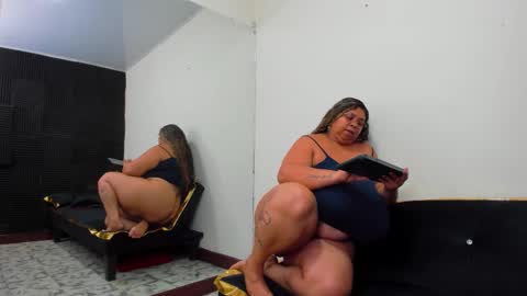 Snapshot of lynn_and_esteban chatting on 11-26-25, 03:51 Lynn jonnes online show from 11-26-25, 03:51