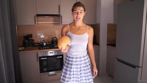  LYNN  online show from 10-26-25, 06:30