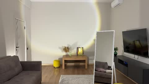  LYNN  online show from 04-08-26, 06:35