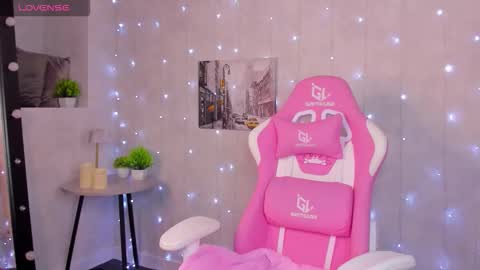 Lynn online show from 10-14-25, 01:06