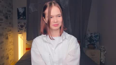 Cozy Lynns room online show from 11-13-25, 08:35