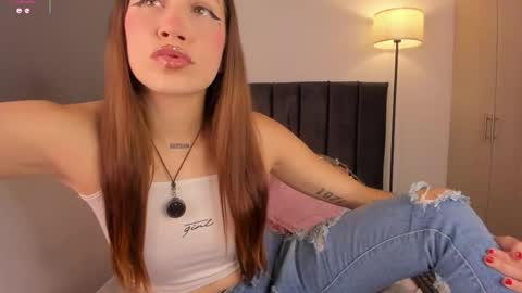 lynnsam_ online show from 10-12-25, 09:47