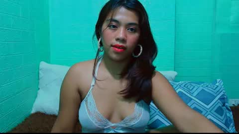 Snapshot of lynskaye2005 chatting on 07-22-26, 12:24 Lyn online show from 07-22-26, 12:24